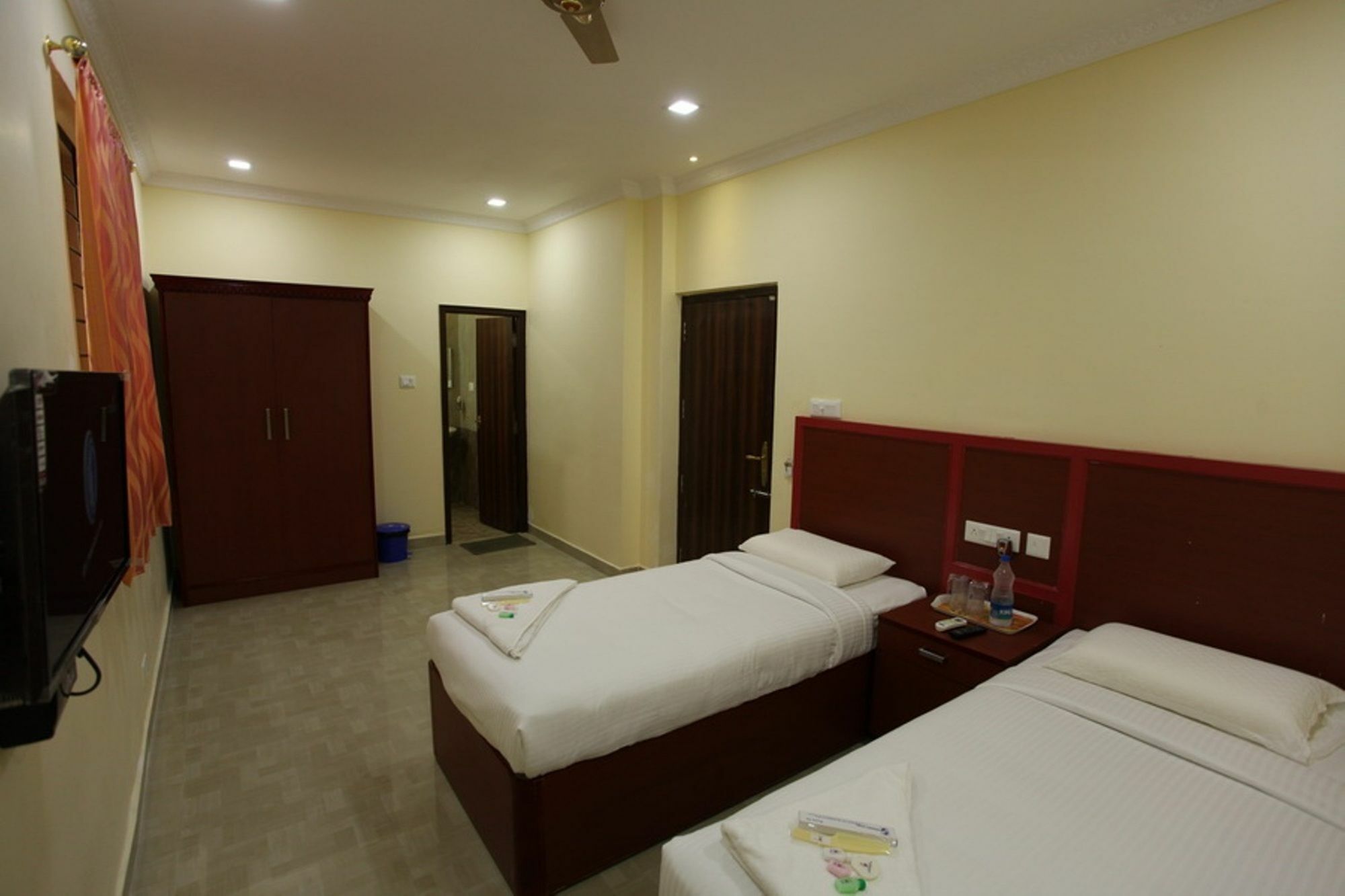 Treebo Ngh Transit Hotel Chennai Exterior photo