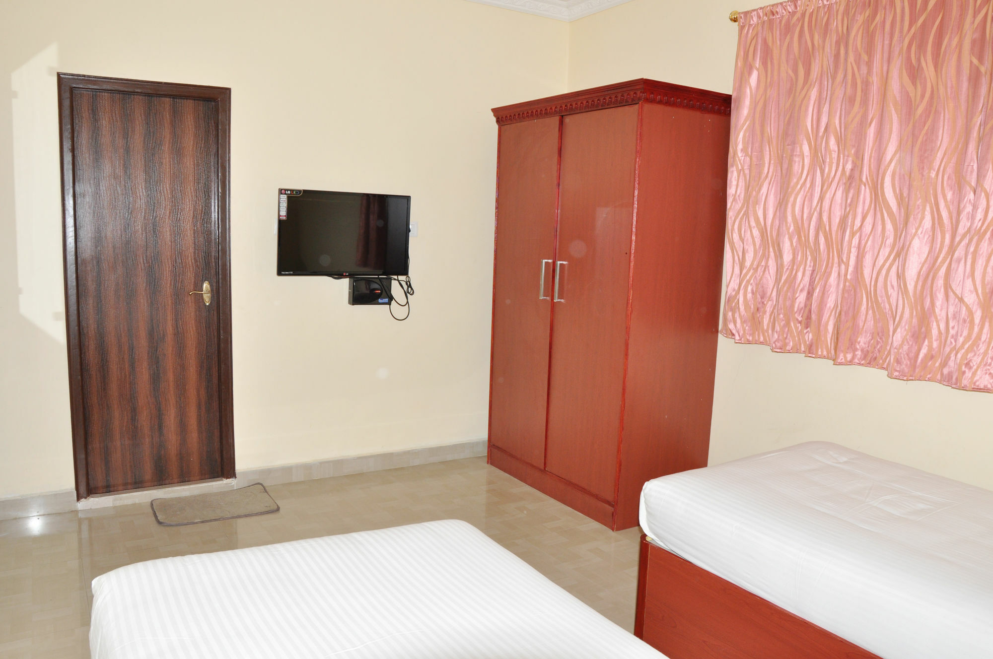 Treebo Ngh Transit Hotel Chennai Exterior photo