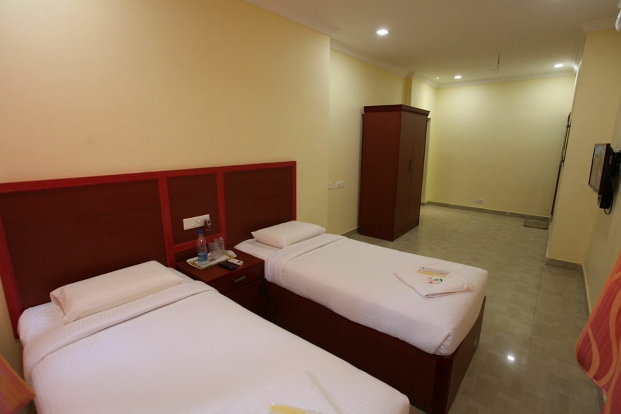 Treebo Ngh Transit Hotel Chennai Exterior photo