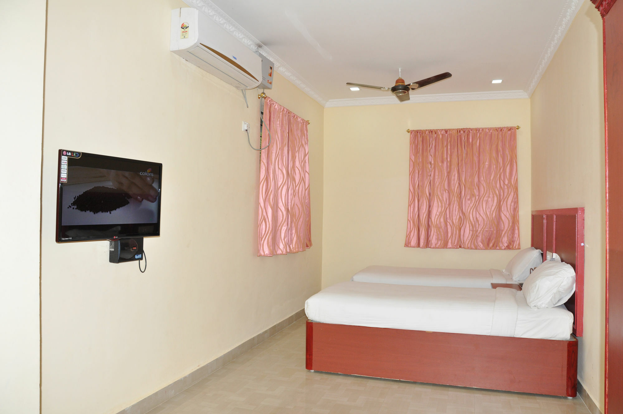 Treebo Ngh Transit Hotel Chennai Exterior photo