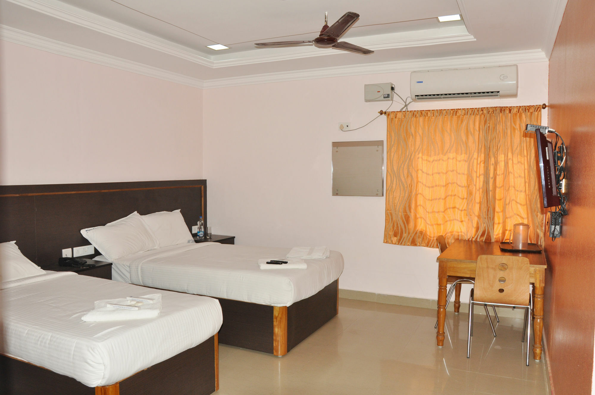 Treebo Ngh Transit Hotel Chennai Exterior photo