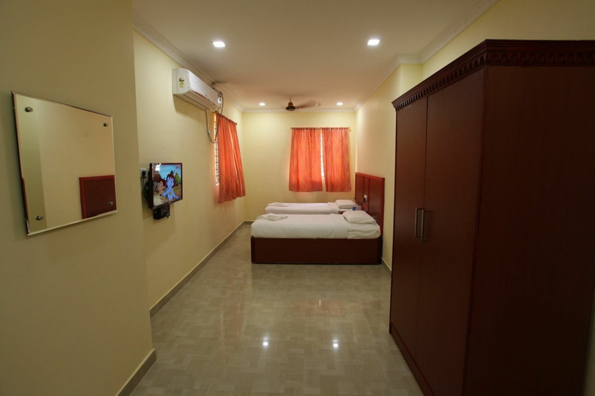 Treebo Ngh Transit Hotel Chennai Exterior photo