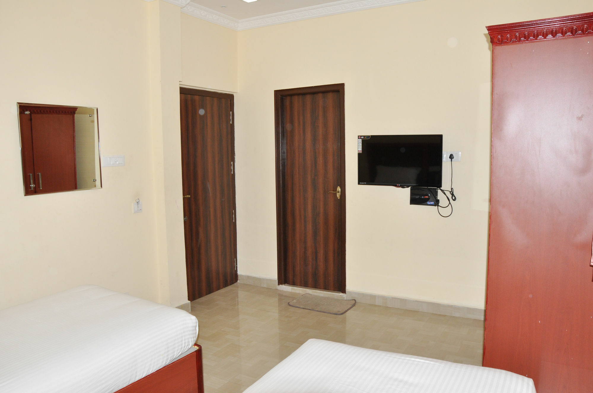 Treebo Ngh Transit Hotel Chennai Exterior photo