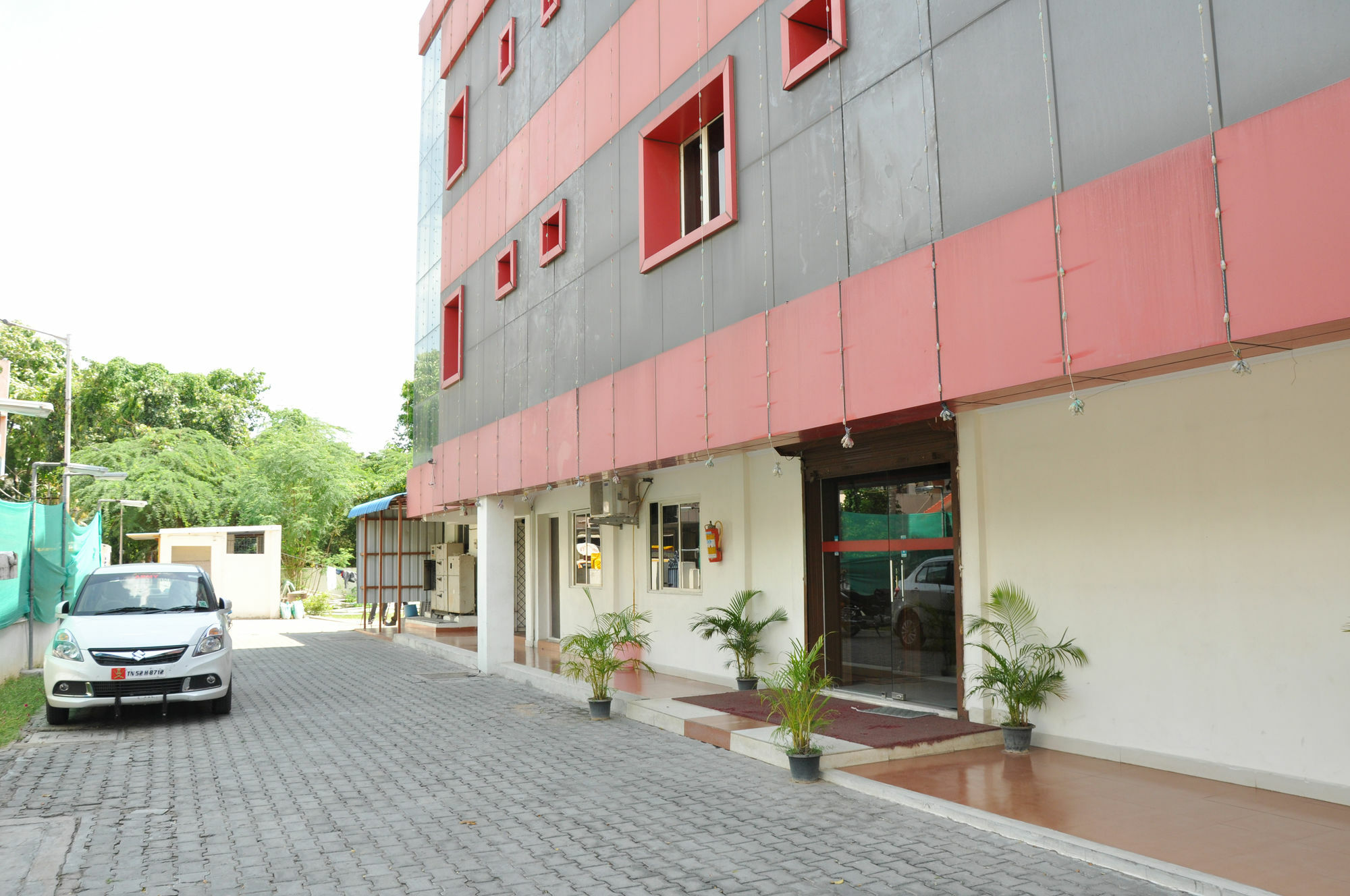Treebo Ngh Transit Hotel Chennai Exterior photo