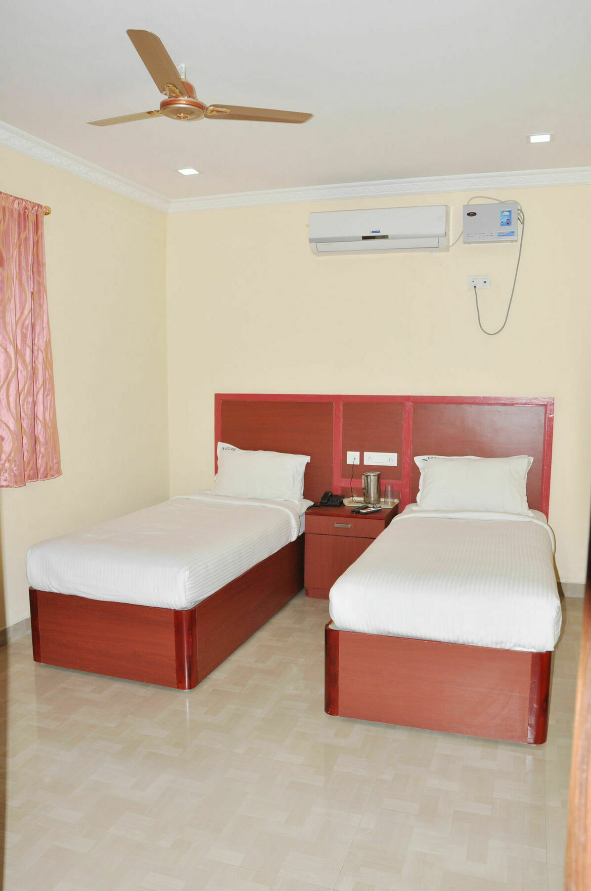 Treebo Ngh Transit Hotel Chennai Exterior photo
